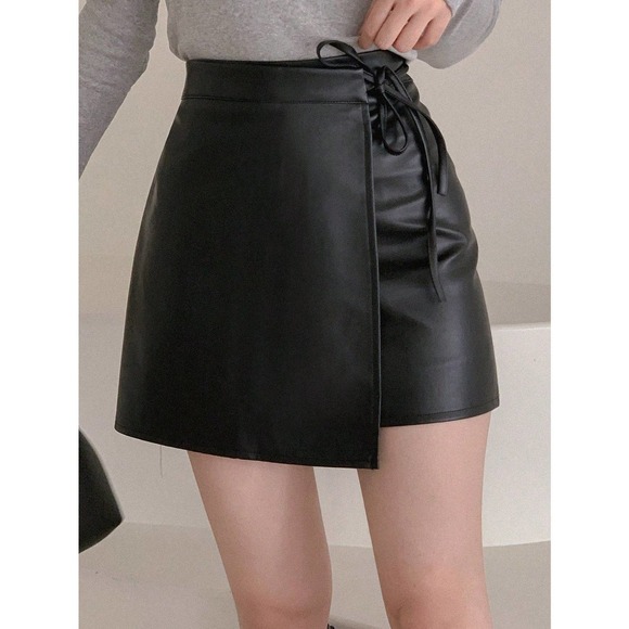 Vegan Leather Wrap Knot Side mini Skirt black minimalist - Picture 2 of 6